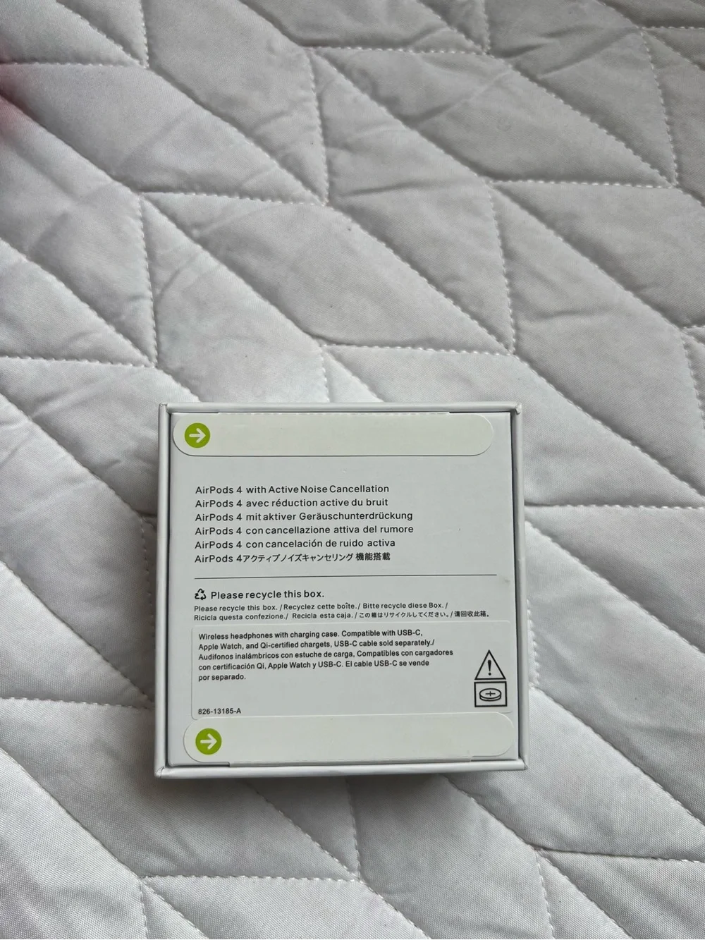 Apple AirPods 4 Packaging - White